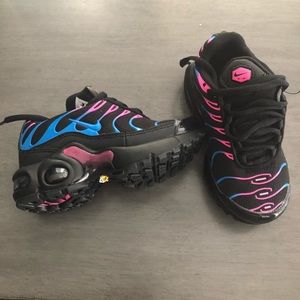 NIKE TN KIDS SIZE 10c